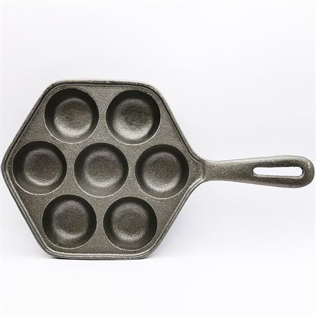 7-Hole Cast Iron Baking Pan