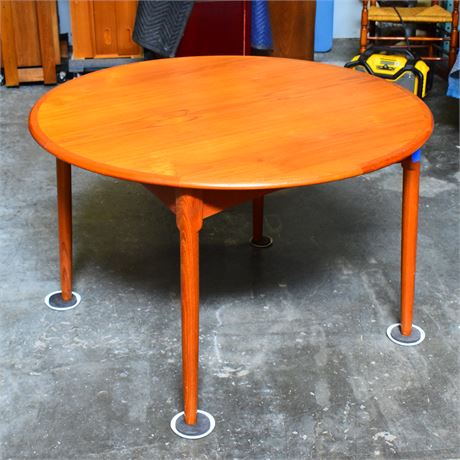 Mid Century Modern Expanding Round Dining Table