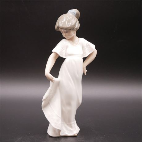 Nao by Lladro "How Pretty" Porcelain Figurine