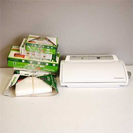 Food Saver V2460 Bag Sealer & Assorted Bags/Packaging Rolls
