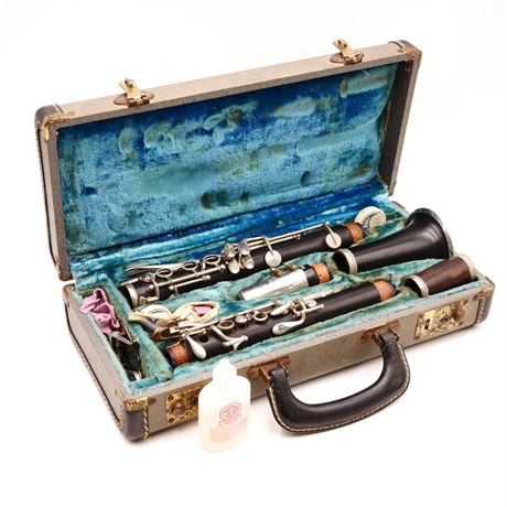 Vintage CONN Vito Melodia Black Clarinet with Carrying Case