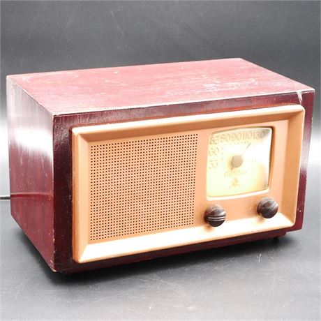 Gilfillan Bros 1946 Copper Face Radio Model 56B