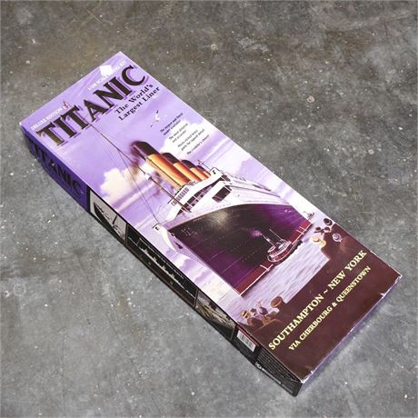 Minicraft Deluxe Edition 1/350 Scale Titanic Model Kit