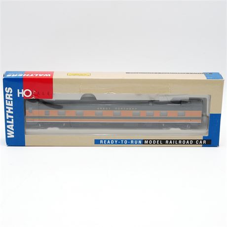 Walthers HO Scale Great Northern Pullman-Standard 4-4-2 Sleeper Car